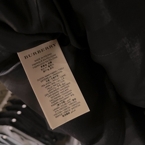 Burberry Women's Black Trench Coat with Fur Collar - Picture 6 of 10